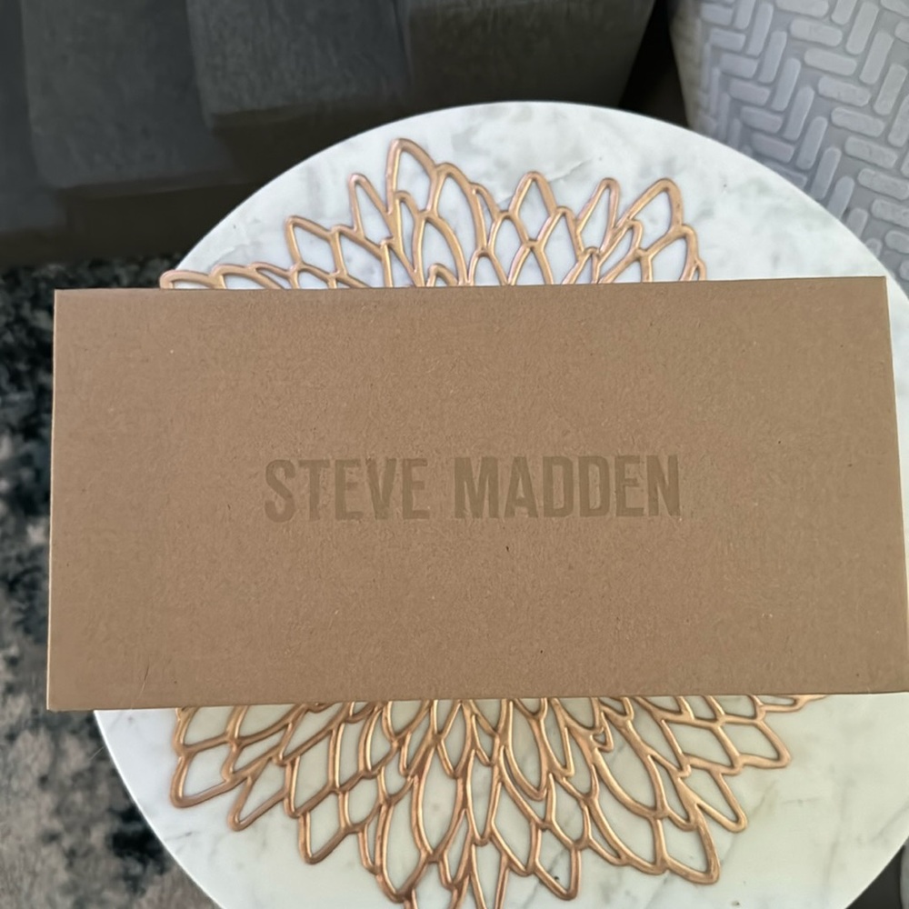 Brand New! Never worn! Steve Madden Size 8